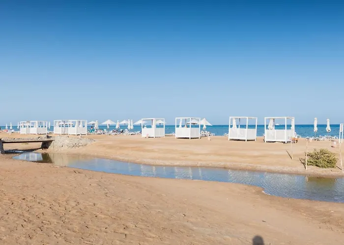 Jazzy 1bdr W Outdoor Pool View Terrace Free Pool & Access * Hurghada