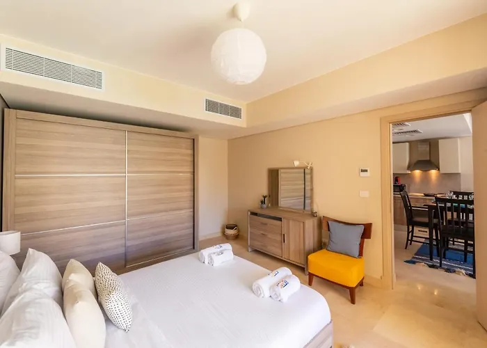 Jazzy 1bdr W Outdoor Pool View Terrace Free Pool & Access Appartement