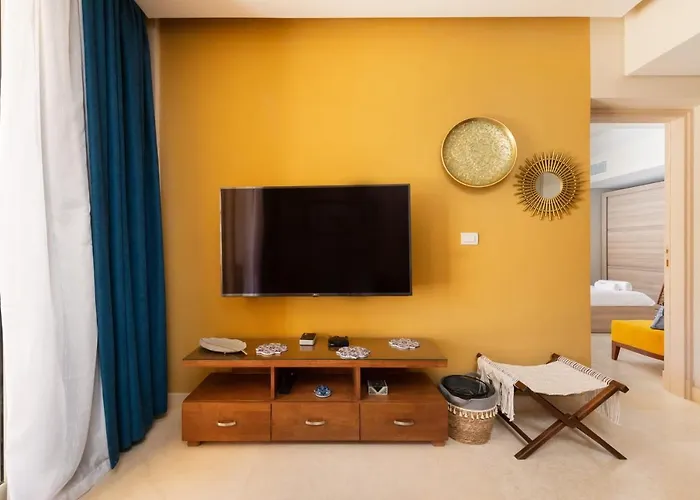 Jazzy 1bdr W Outdoor Pool View Terrace Free Pool & Access Appartement