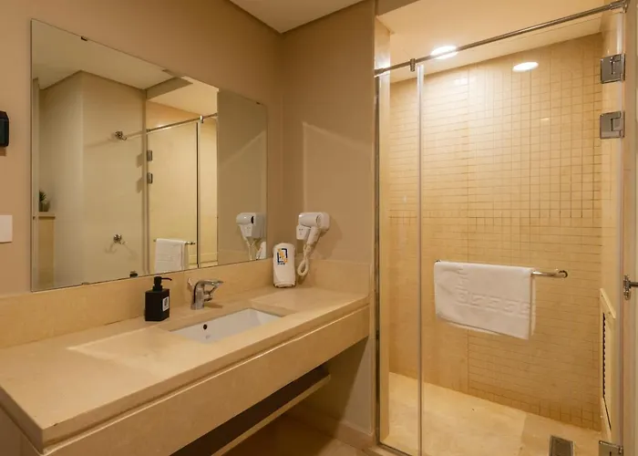 Jazzy 1bdr W Outdoor Pool View Terrace Free Pool & Access Appartement *