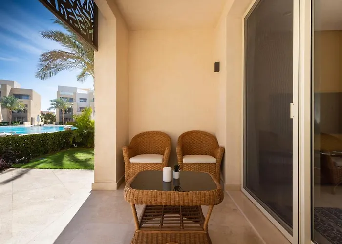 Jazzy 1bdr W Outdoor Pool View Terrace Free Pool & Access Appartement Hurghada