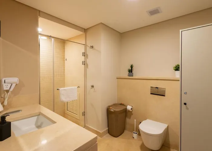 Jazzy 1bdr W Outdoor Pool View Terrace Free Pool & Access Appartement
